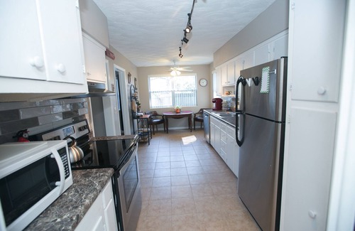 Lakewood House | Comfy 3/2, recently refurbished, WOW!