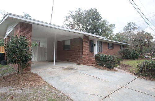 Lakewood House | Comfy 3/2, recently refurbished, WOW!