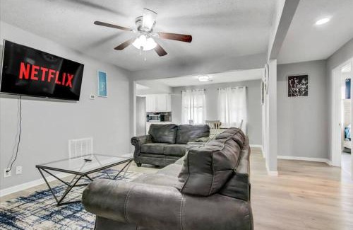 Bridge City House | Comfy 3 bedroom home w/fenced yard