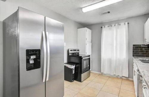 Bridge City House | Comfy 3 bedroom home w/fenced yard