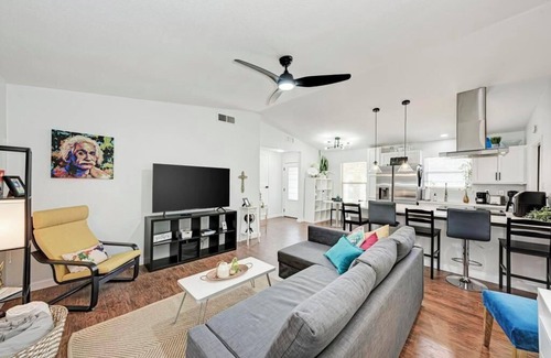 McNeil House | Comfy 3BR Home near Lakeline & Dell Children's
