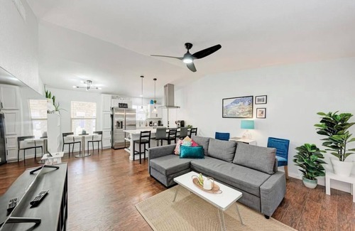 McNeil House | Comfy 3BR Home near Lakeline & Dell Children's
