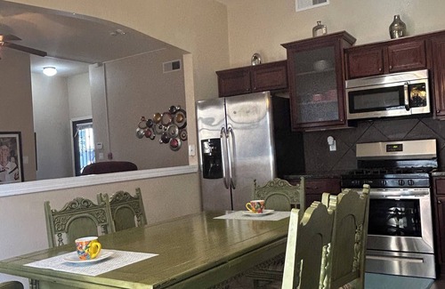 Sun Ridge South House | Comfy 4-bedroom Home with AC, Wi-Fi in El Paso Close to Dining, Bars, Shopping