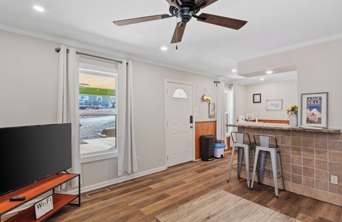 Royal Pines House | Comfy and Convenient South Asheville Getaway
