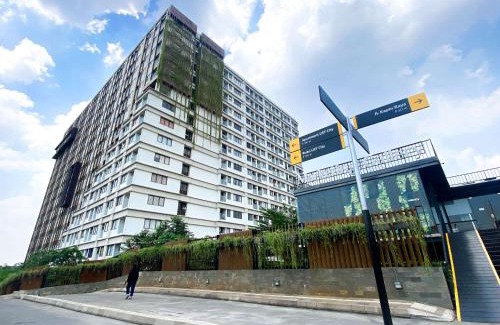 Duren Sawit Apartment | Comfy and Modern Look 1BR Gateway Park LRT City Jatibening Apartment By Travelio