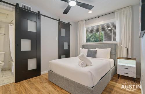 Riverside Apartment | Comfy ATX Apt plus Balcony and Smart TV and Free Parking