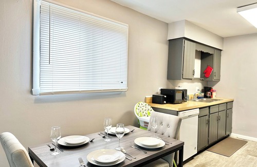 Aurora Apartment | Comfy beds/Fast wifi/Getaway/Free Parking/Raging Waves Water park