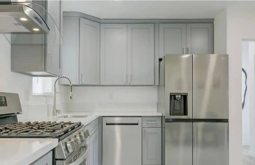 Monterey Park House | Comfy Chalet - Centralize to restaurants, Minutes to Downtown LA/Sofi/Universal