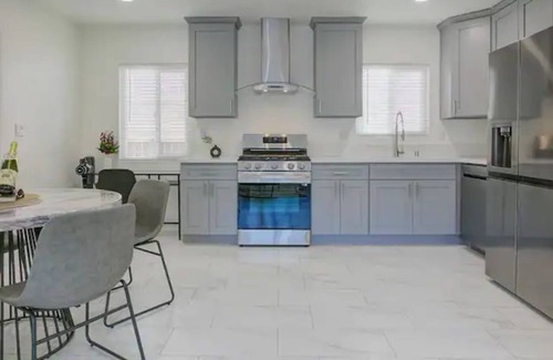 Monterey Park House | Comfy Chalet - Centralize to restaurants, Minutes to Downtown LA/Sofi/Universal