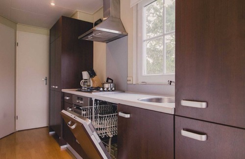 Municipality of Rijssen-Holten Ski Chalet | Comfy chalet with a dishwasher, directly on a pond