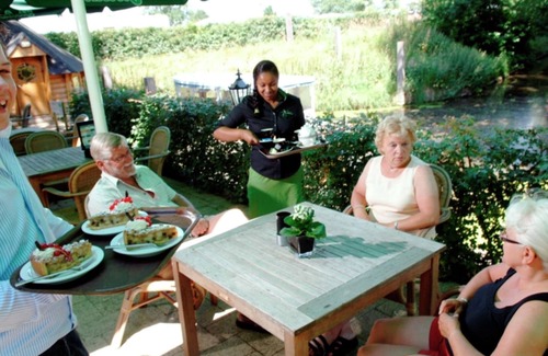 Municipality of Rijssen-Holten Ski Chalet | Comfy chalet with a dishwasher, directly on a pond