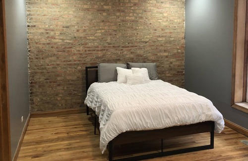 Woodlawn Condo | Comfy Chicago Condo w/ 2 BR and 2 BA near Beach & Museum of Science and Industry