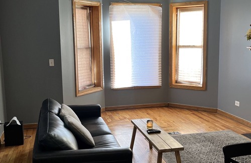 Woodlawn Condo | Comfy Chicago Condo w/ 2 BR and 2 BA near Beach & Museum of Science and Industry