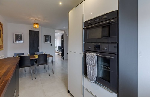 Smethwick House | Comfy & Chique Stay - Perfect For Visiting Sites, Events & City Centre