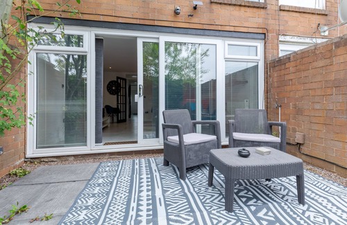Smethwick House | Comfy & Chique Stay - Perfect For Visiting Sites, Events & City Centre