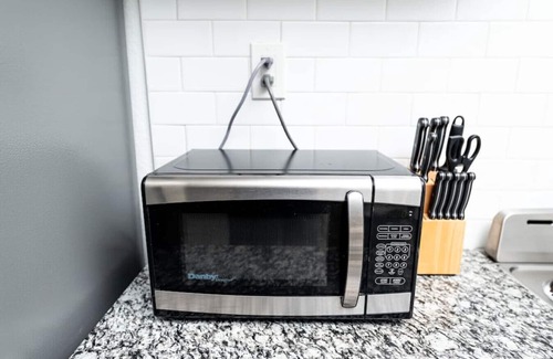 Poinsettia Heights Apartment | Comfy Condos @ Middle River - #2