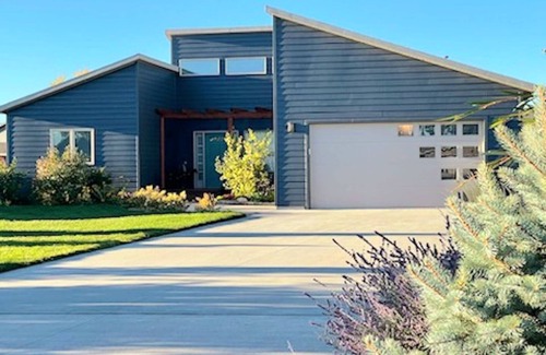 Spearfish House | Comfy & Convenient Rally Rental - 5 minutes to Downtown Spearfish!