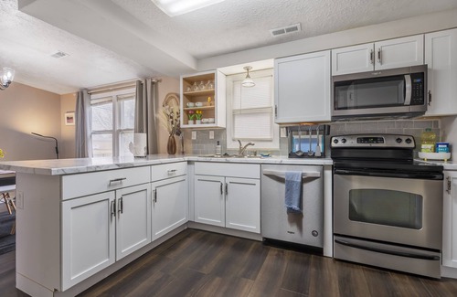 Bowling Green House | Comfy, Convenient, and Charm 3BR Retreat near BGSU