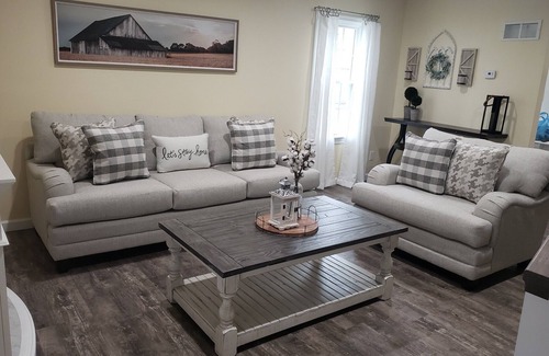 Howland Corners House | Comfy Cottage in the Middle of Everything!