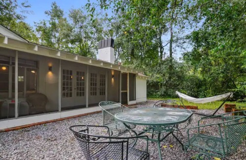 South Baton Rouge Cottage | Comfy Cottage Retreat near LSU/Health District