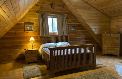 Warrens Cabin | Comfy cozy log cabin, spectacular view.
