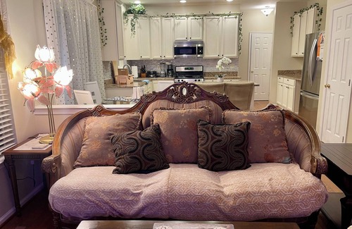 Montclair House | Comfy Deluxe Getaway Resort