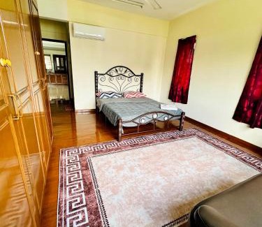 Cyberjaya Apartment | Comfy Haven Master Bedroom Lake view with Free Wifi & Free Parking