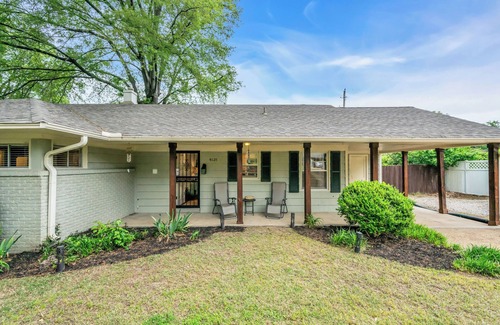 Memphis House | Comfy home in E Memphis centrally located. Minutes to everything!