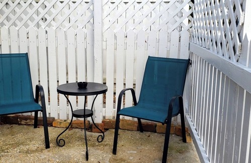 East Hill House | Comfy home near Downtown, Beaches and Shopping