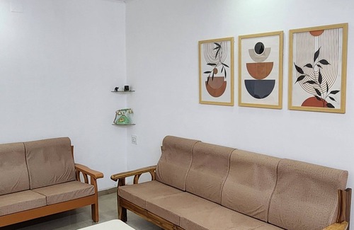 Vadodara Apartment | Comfy Homestay at Prime Location — everything within 5 miles
