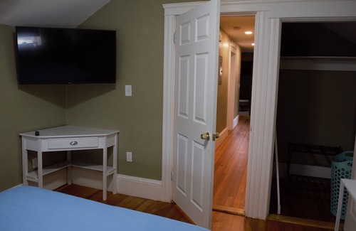 Blackstone Apartment | Comfy Loft Apt