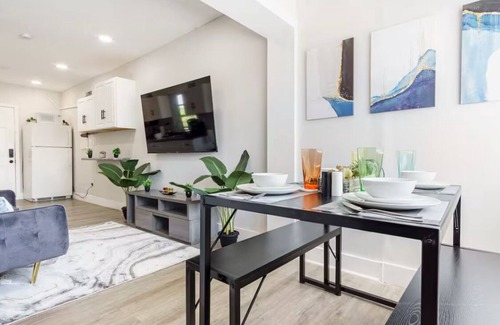 Pinewood House | Comfy Miami Home near Downtown/Wynwod/Design district