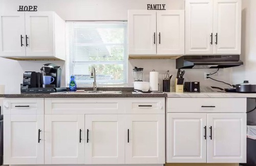 Pinewood House | Comfy Miami Home near Downtown/Wynwod/Design district