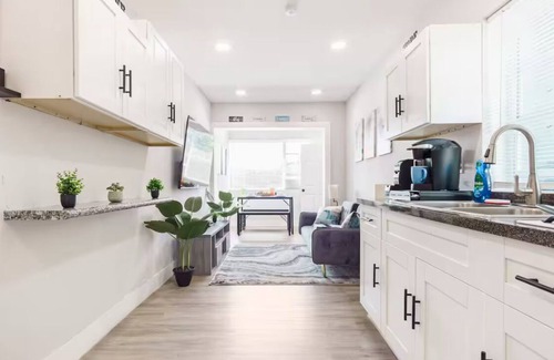 Pinewood House | Comfy Miami Home near Downtown/Wynwod/Design district