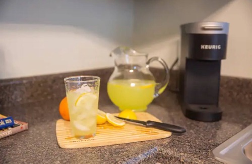 Paducah House | Comfy Midtown Retreat - Centrally located!