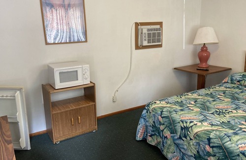 Lake Delton Hotel | Comfy Motel Room Block for Groups