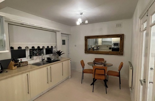 Yardley House | Comfy NEC & BHX Airport Stay + Free Parking