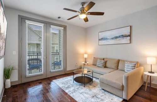 Woodbridge Apartment | Comfy Retreat Balcony Views Amenities
