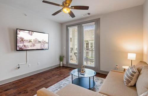 Woodbridge Apartment | Comfy Retreat Balcony Views Amenities