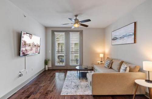 Woodbridge Apartment | Comfy Retreat Balcony Views Amenities
