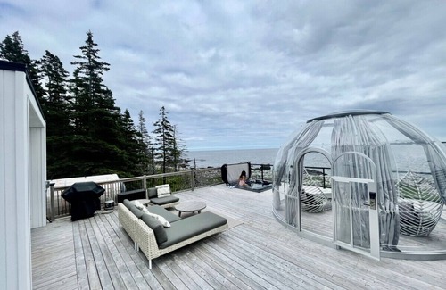 Hunts Point Cottage | Comfy Seaside Cabana . Hot Tub, Sauna and All Weather Domes - Private