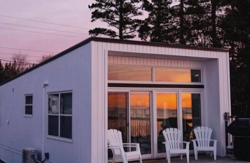 Hunts Point Cottage | Comfy Seaside Cabana . Hot Tub, Sauna and All Weather Domes - Private