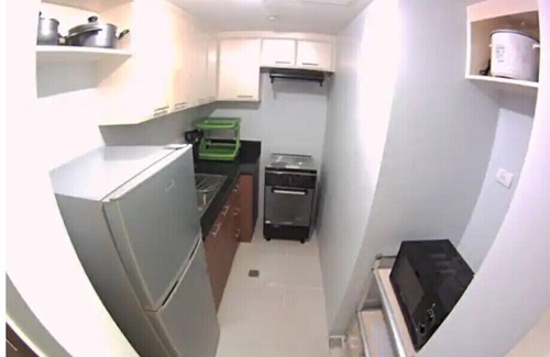Bagumbayan Condo | Comfy, spacious 1BR unit +balcony, wifi, Smart TV & Netflix-ready, pool, gym