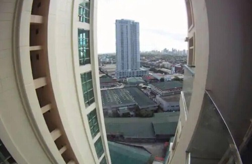 Bagumbayan Condo | Comfy, spacious 1BR unit +balcony, wifi, Smart TV & Netflix-ready, pool, gym