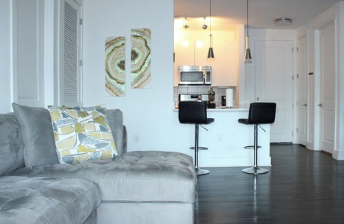 Cumberland Apartment | Comfy Stay In ATL, Truist Park 5min, Walking Distance To Food & Fun, Nearby DTN!