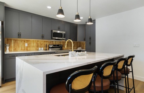 Somerset House | Comfy Stay in Bellevue w/Parking Included