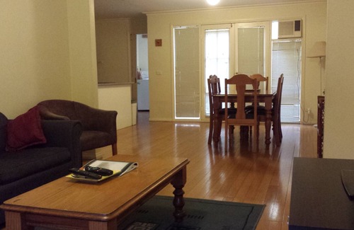 Moonee Ponds House | Comfy Studio Apartments 4km to CBD