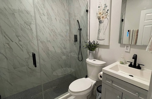 Miramar Apartment | Comfy suite with kitchen