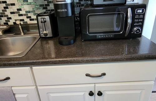 Winooski Apartment | Comfy, sunny, Wi-fi + coffee Walk to Downtown Winooski