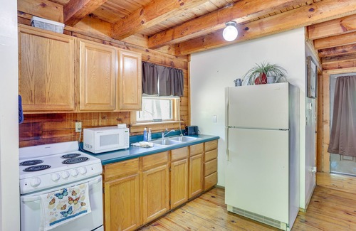 Taswell Cabin | Comfy Taswell Cabin Rental - Community Amenities!